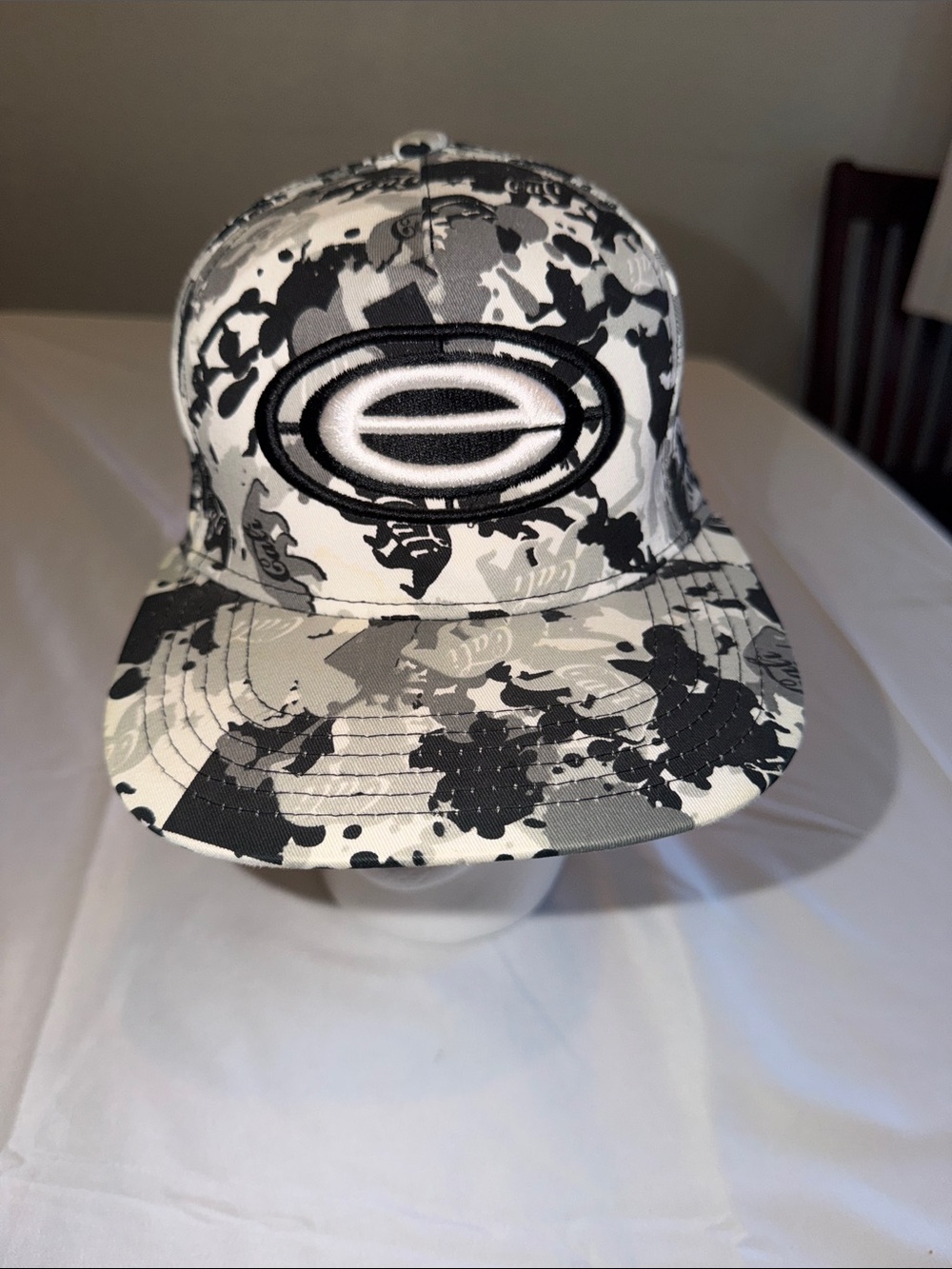 Pit Bull | Camo snap back Hat with “Cali” print